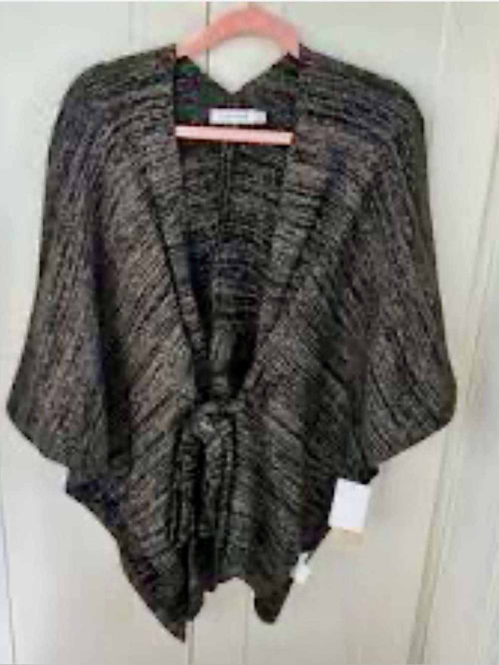 ⭐️$5 when bundled!⭐️One size Just Fab NWT sweater wrap gold and black